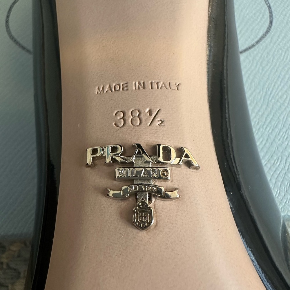 Prada Black and Beige Patent Leather Spectator Pump (US Size 8.5) - Picture 6 of 10